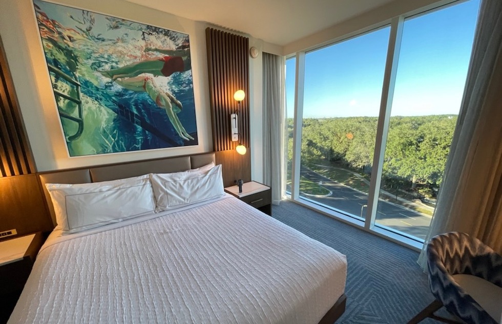 Walt Disney World Swan Reserve: King bed hotel room