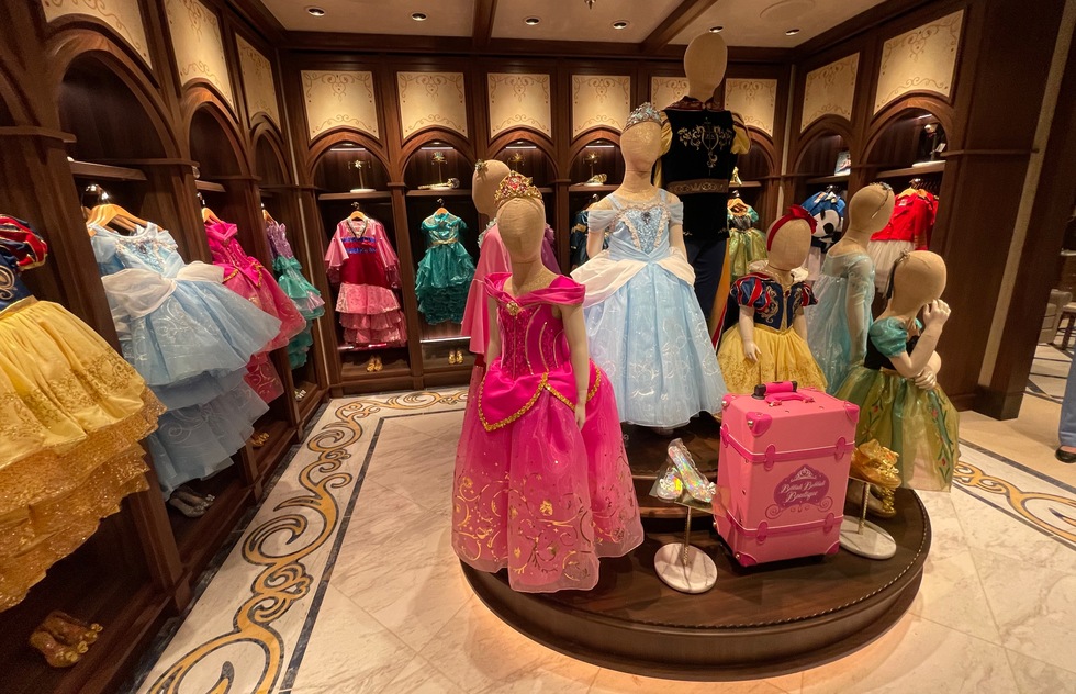 The Disney Wish: Real Photos (Not Staged) of what the Cruise Ship is Like