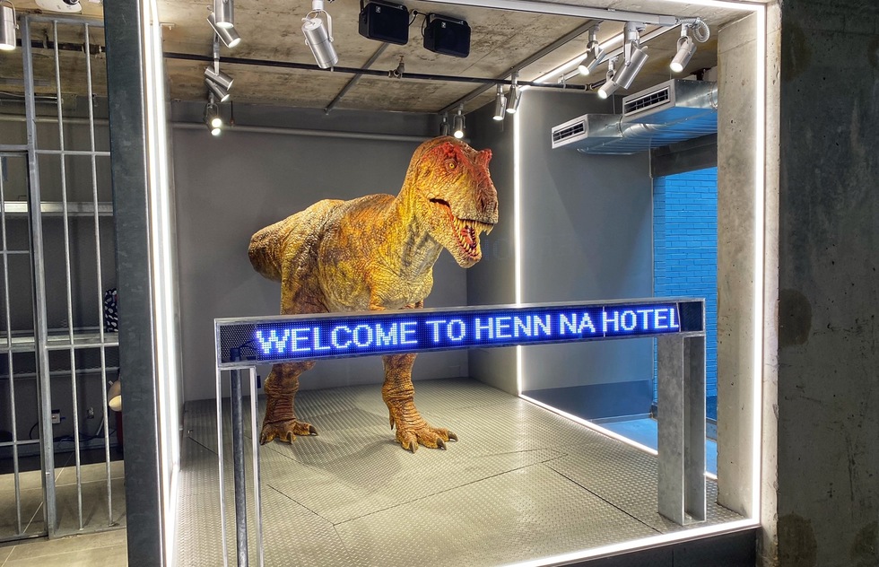 Cheap NYC hotels: Animatronic dinosaur at Henn na Hotel