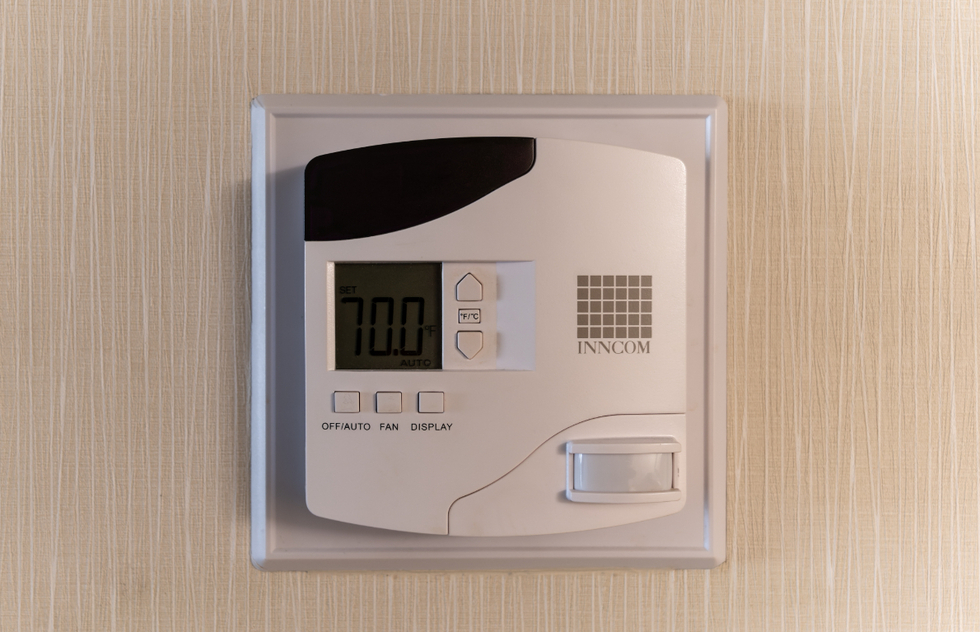 https://www.frommers.com/system/media_items/attachments/000/869/454/s980/Hotel_Room_Thermostat.jpg?1663264526