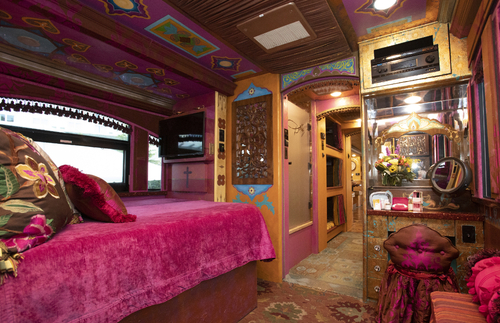 Howdy, Dolly Parton Fans! Now You Can Book a Stay on Her Retired Tour Bus | Frommer's