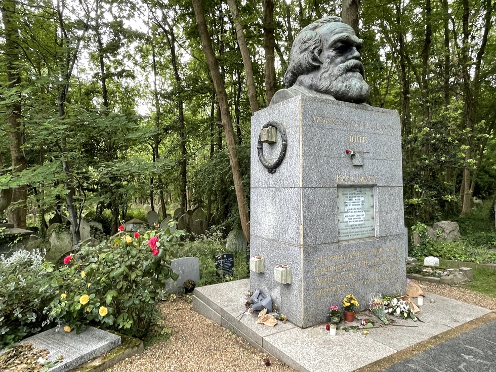 Highgate Cemetery in London: Karl Marx grave