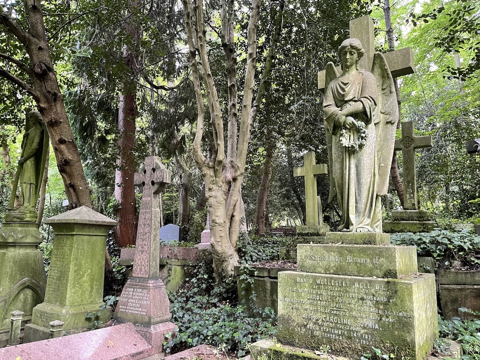 What to see in Highgate Cemetery, London