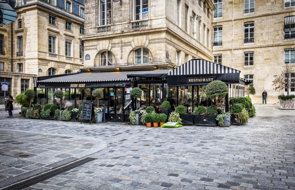 "Emily in Paris" locations: Bistrot Valois