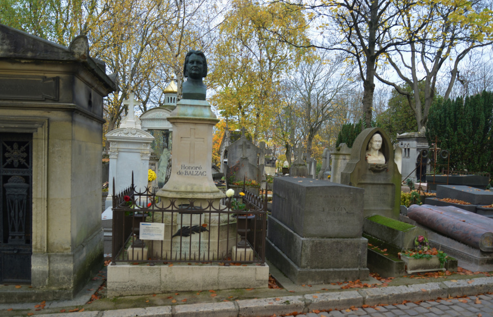 "Emily in Paris" locations: Père Lachaise Cemetery