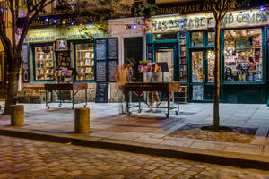 Literary Paris tour: Shakespeare and Company bookstore in Paris