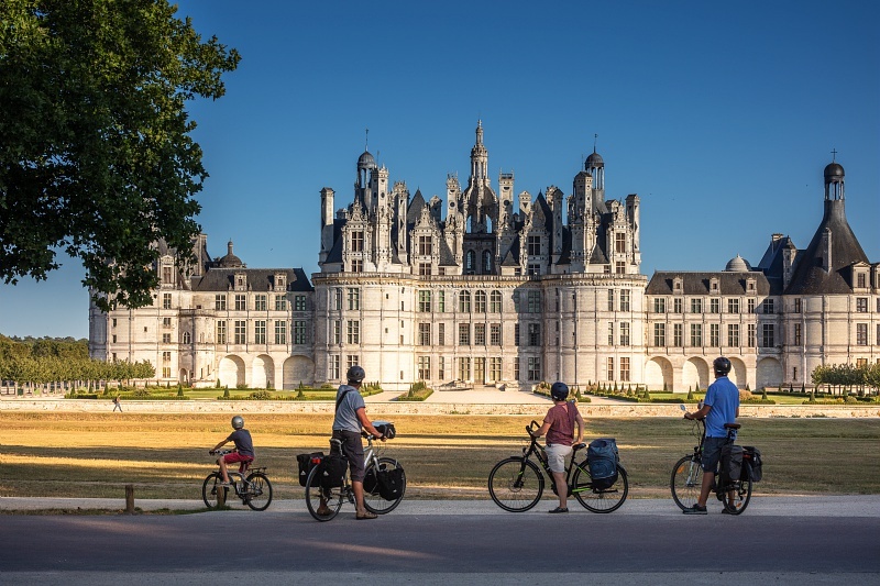 Cyclists stop in front of one of the Loire Valley's famed chateaux