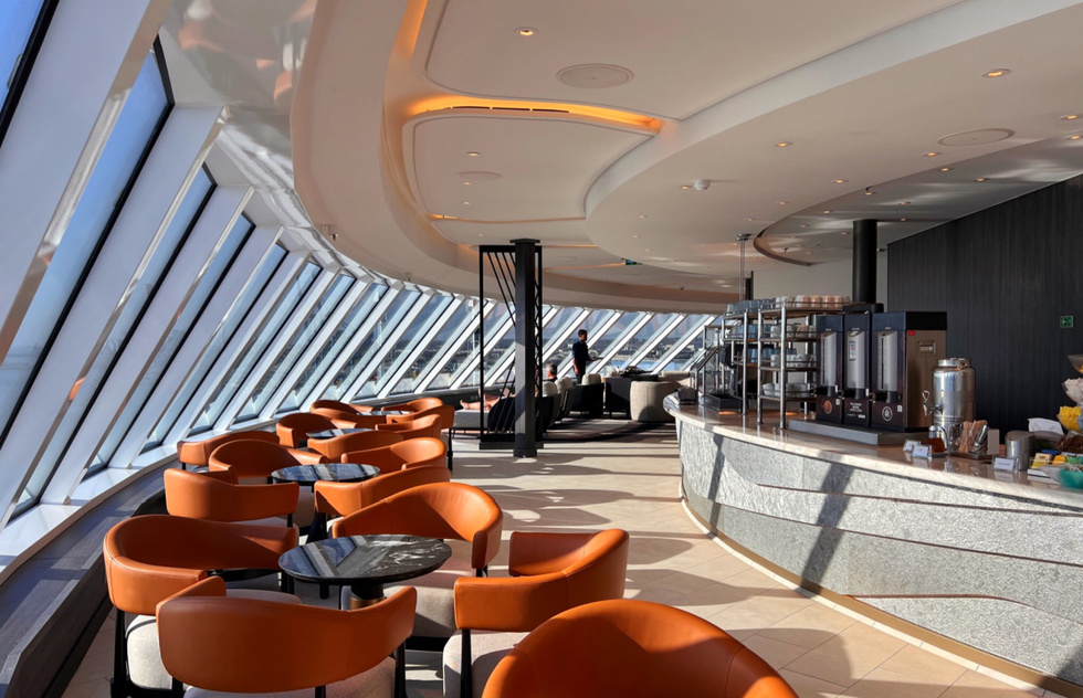 Observation Lounge on Norwegian Cruise Line's Norwegian Viva ship