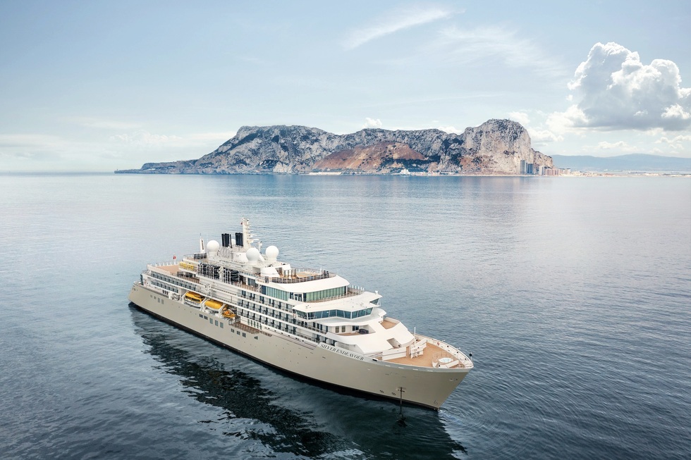 best solo cabins on cruises: best single cabins for cruising: Seabourn and Silversea Cruises
