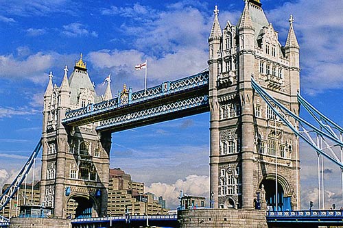 Tower Bridge, not London Bridge, is the most recognizable bridge in the city