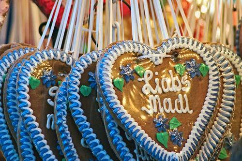 A <em>lebkuchen</em> (gingerbread heart-shape necklace) is a sweet Oktoberfest souvenir.