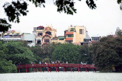 Few cities can boast a lake as tranquil as Hoan Kiem Lake in their geographical center, much less one bordered by shady trees.