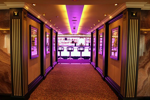 The casino bar aboard Oceania's Marina.