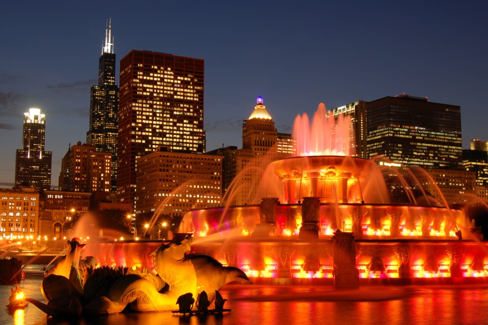 Buckingham Fountain in Grant Park, Chicago, IL. Photo by <a href="http://www.frommers.com/community/user_gallery_detail.html?plckPhotoID=5668e5af-74cf-4cd4-bc81-ef63edcc9ccc&plckGalleryID=c0482941-0d2d-4cca-b8c4-809ee9e20c72" target="_blank">EugeneM/Frommers.com Community</a>.