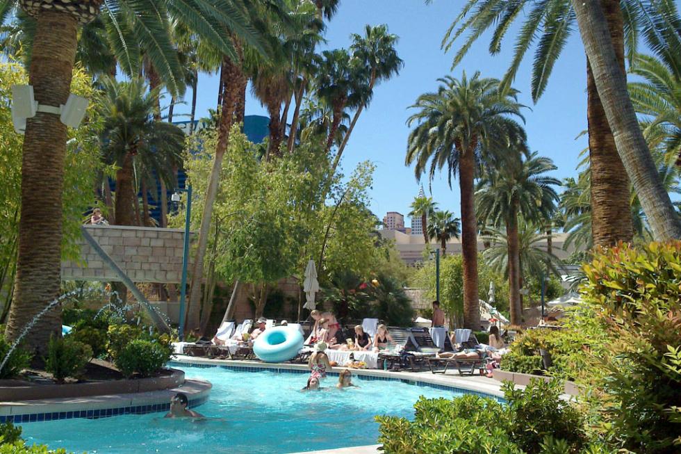 Las Vegas Pools: 4 Better Ways to Get Wet