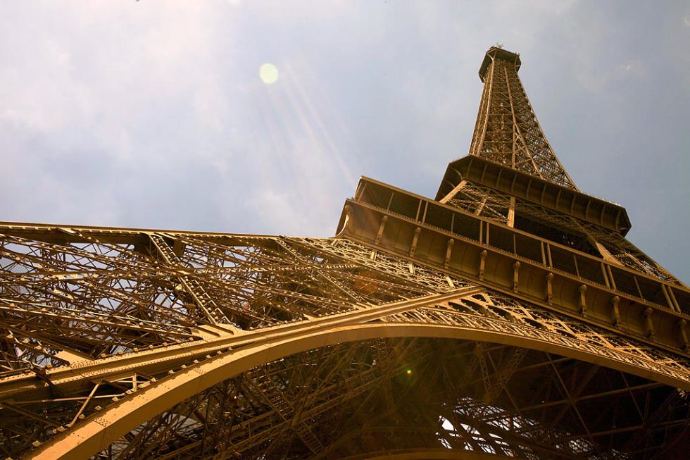 Coming Soon: A Wall Around the Eiffel Tower | Frommer's