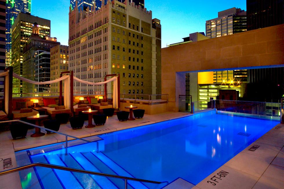 Evening at the rooftop pool at The Joule Dallas.