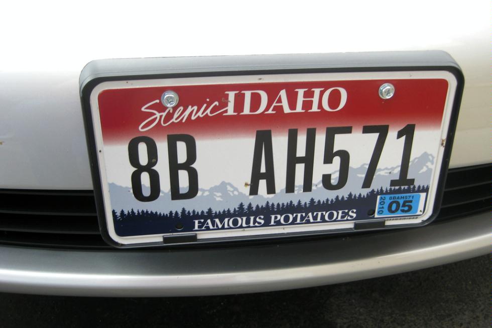 Idaho's former tourism slogan "Famous Potatoes" appeared on the state's license plates.
