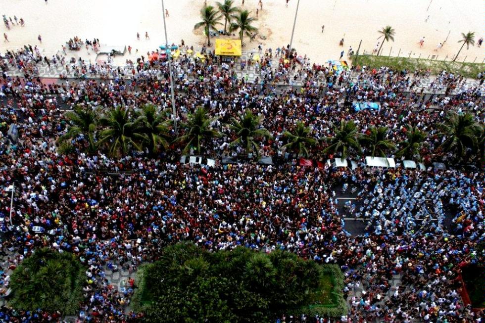 Gigantic crowd at the Banda de Ipanema neighborhood during Carnaval.