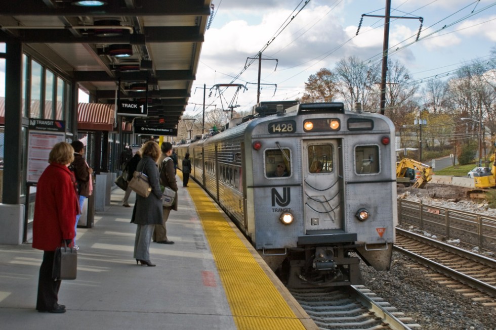 Platform at Metropark along the Northeast Corridor line, New Jersey Transit.