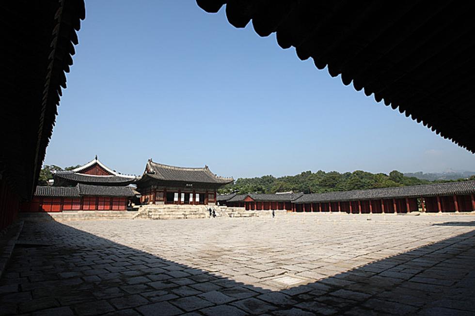 Originally the Summer Palace of the Goryeo Emperor, Changgyeonggung later became one of the Five Grand Palaces of the Joseon Dynasty. Seoul, South Korea.