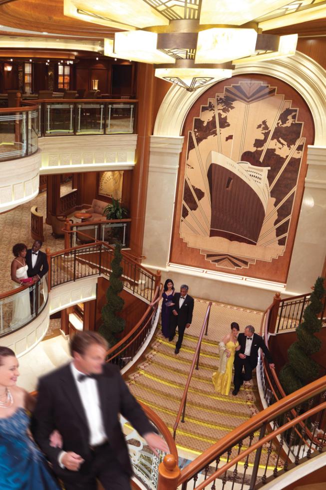The Grand Lobby of the Queen Elizabeth recalls of the classic elegance of the Cunard line.