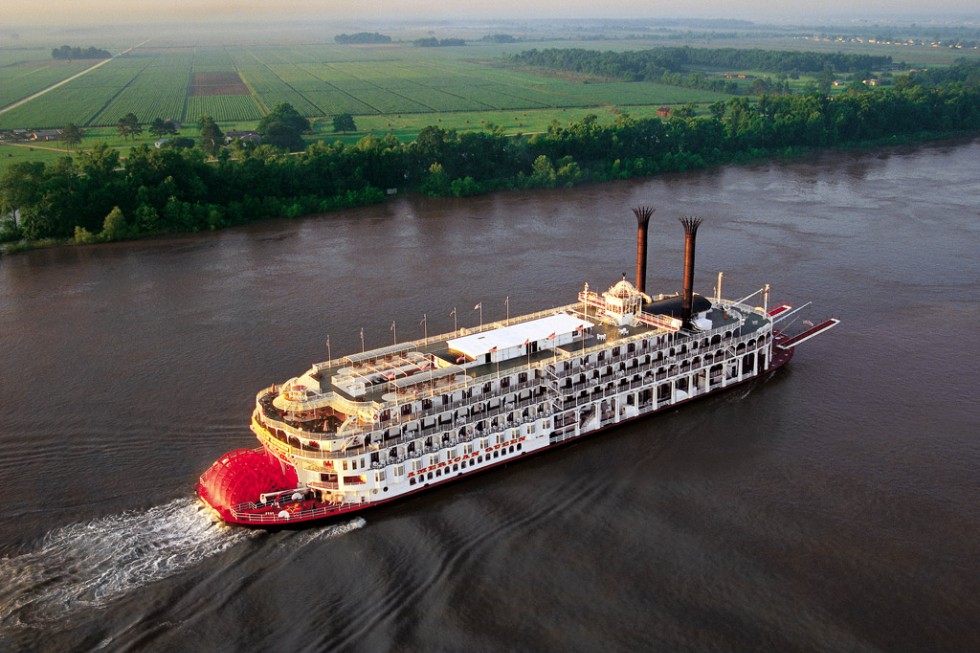 American Queen sailing the Mississippi River.